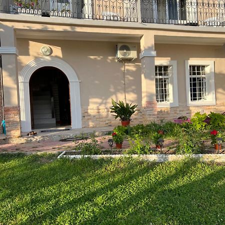 Garden Villa Guni Krujë Exteriör bild