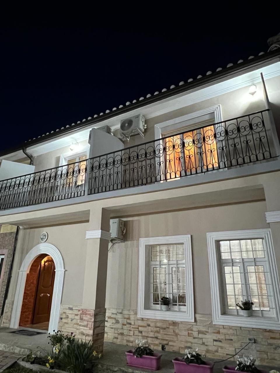 Garden Villa Guni Krujë Exteriör bild