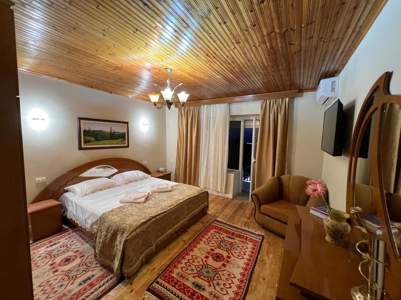 Garden Villa Guni Krujë Exteriör bild
