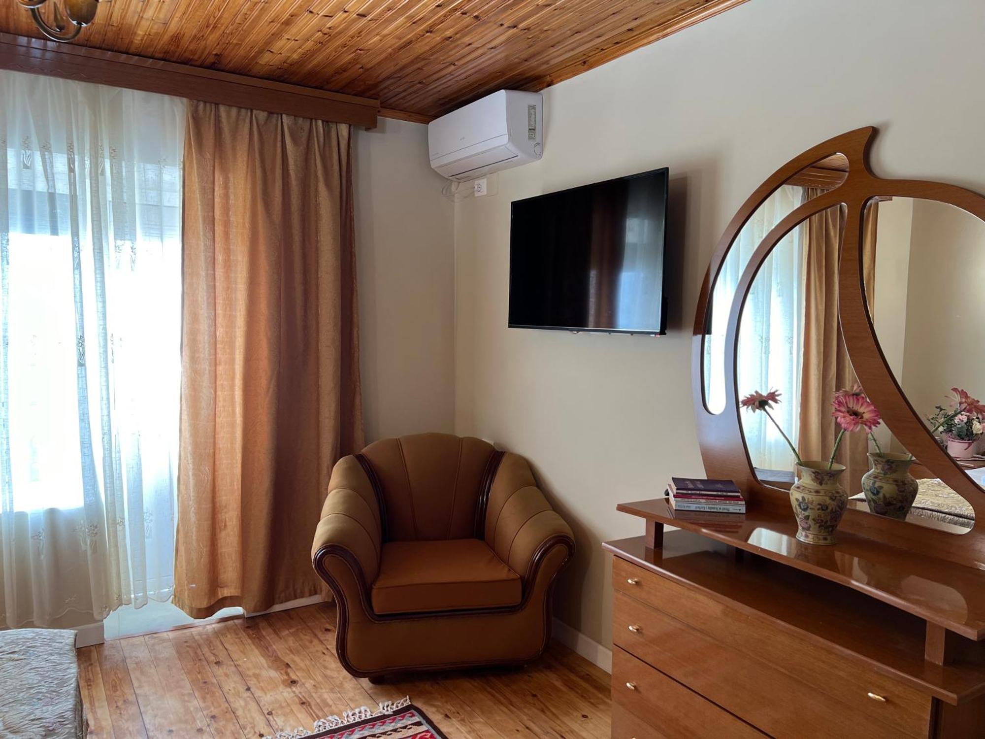 Garden Villa Guni Krujë Exteriör bild