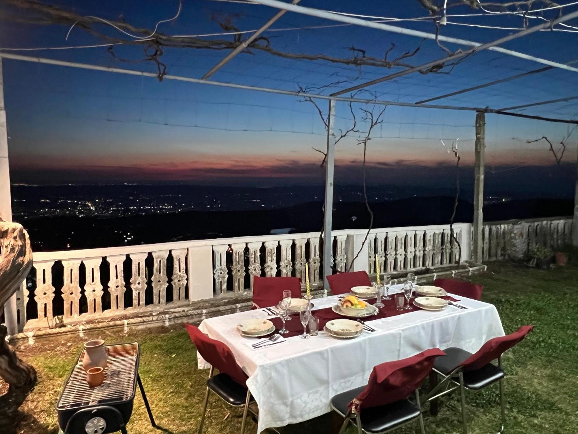 Garden Villa Guni Krujë Exteriör bild