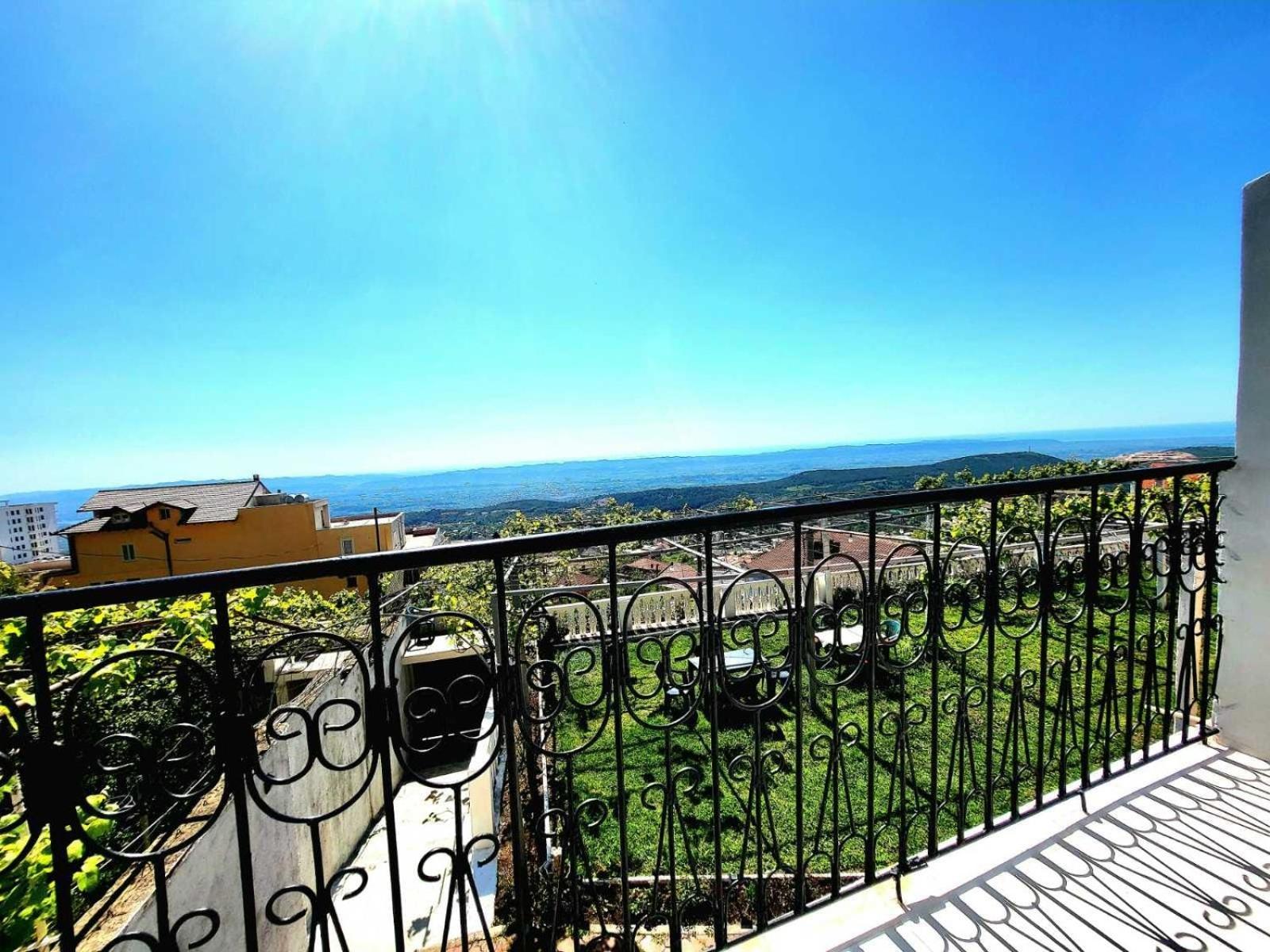 Garden Villa Guni Krujë Exteriör bild