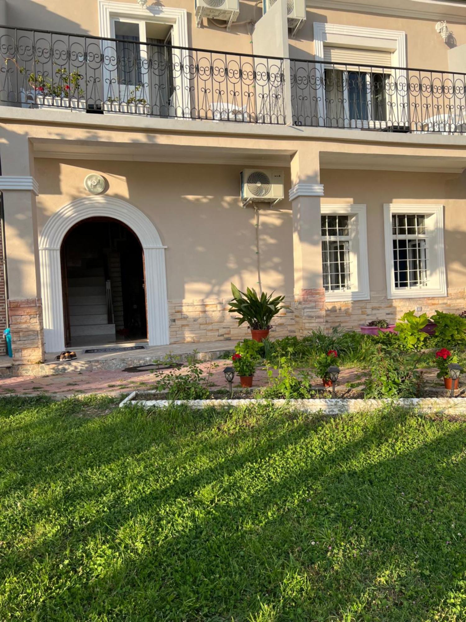Garden Villa Guni Krujë Exteriör bild