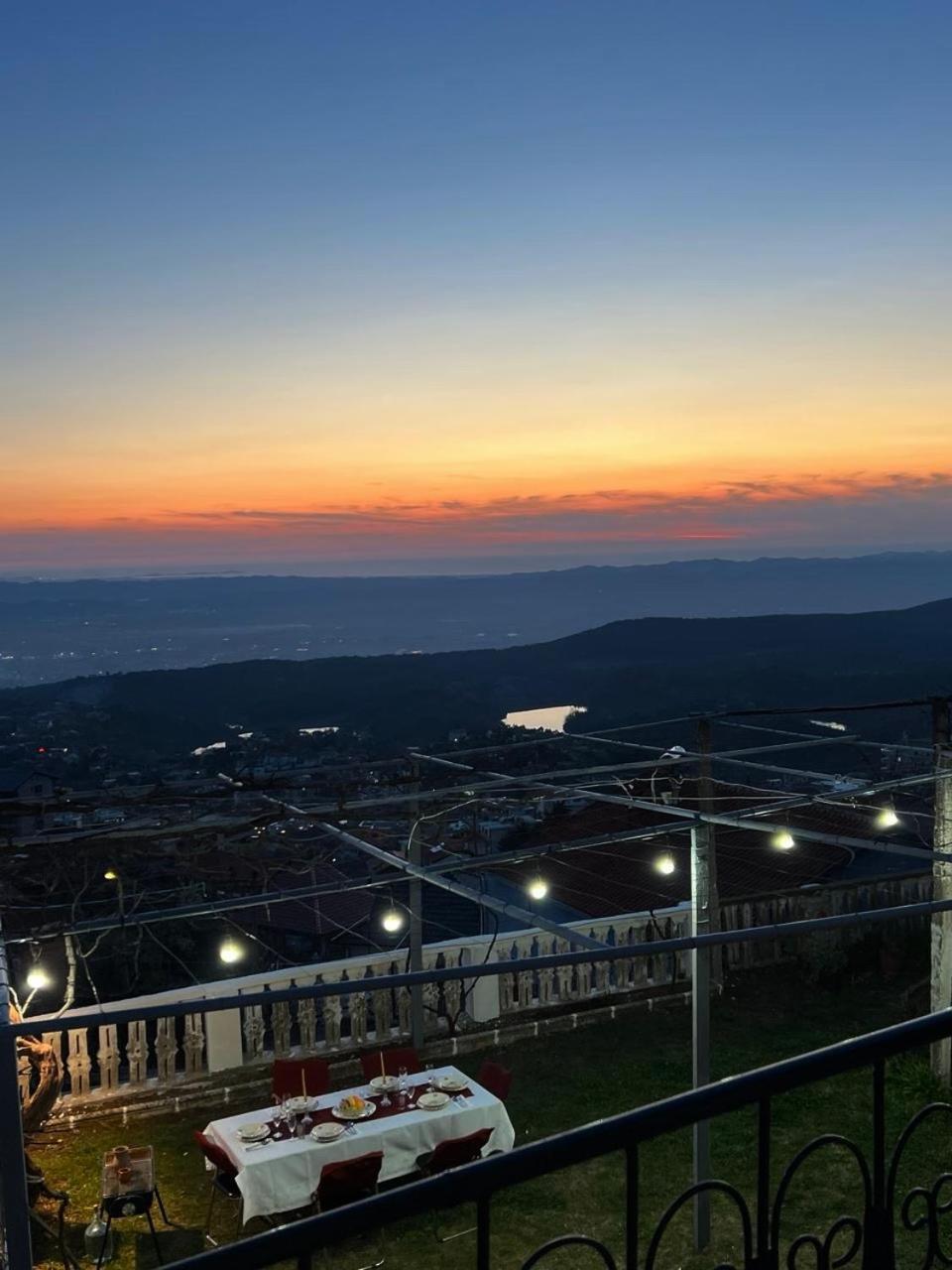 Garden Villa Guni Krujë Exteriör bild