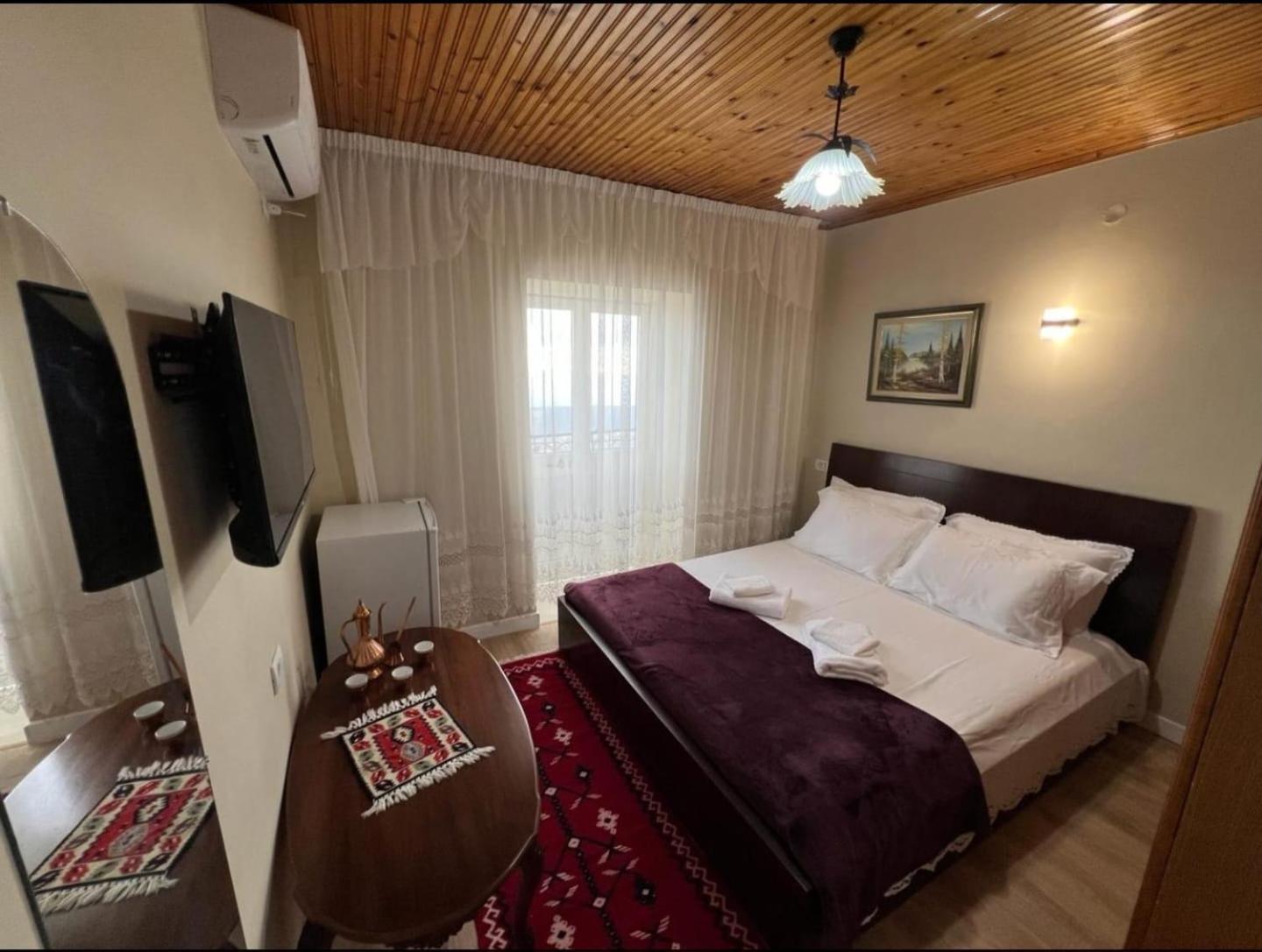 Garden Villa Guni Krujë Exteriör bild