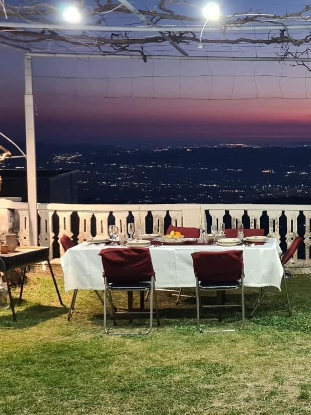 Garden Villa Guni Krujë Exteriör bild