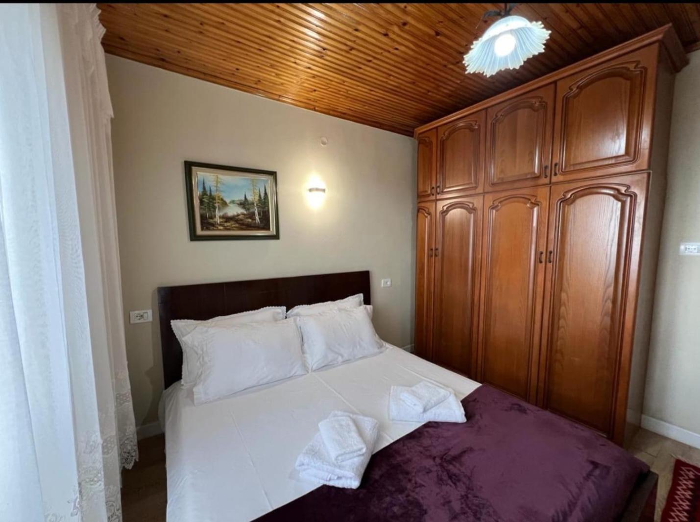 Garden Villa Guni Krujë Exteriör bild