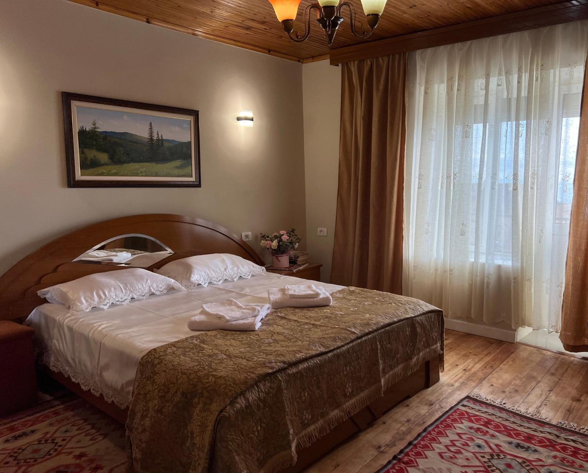Garden Villa Guni Krujë Exteriör bild