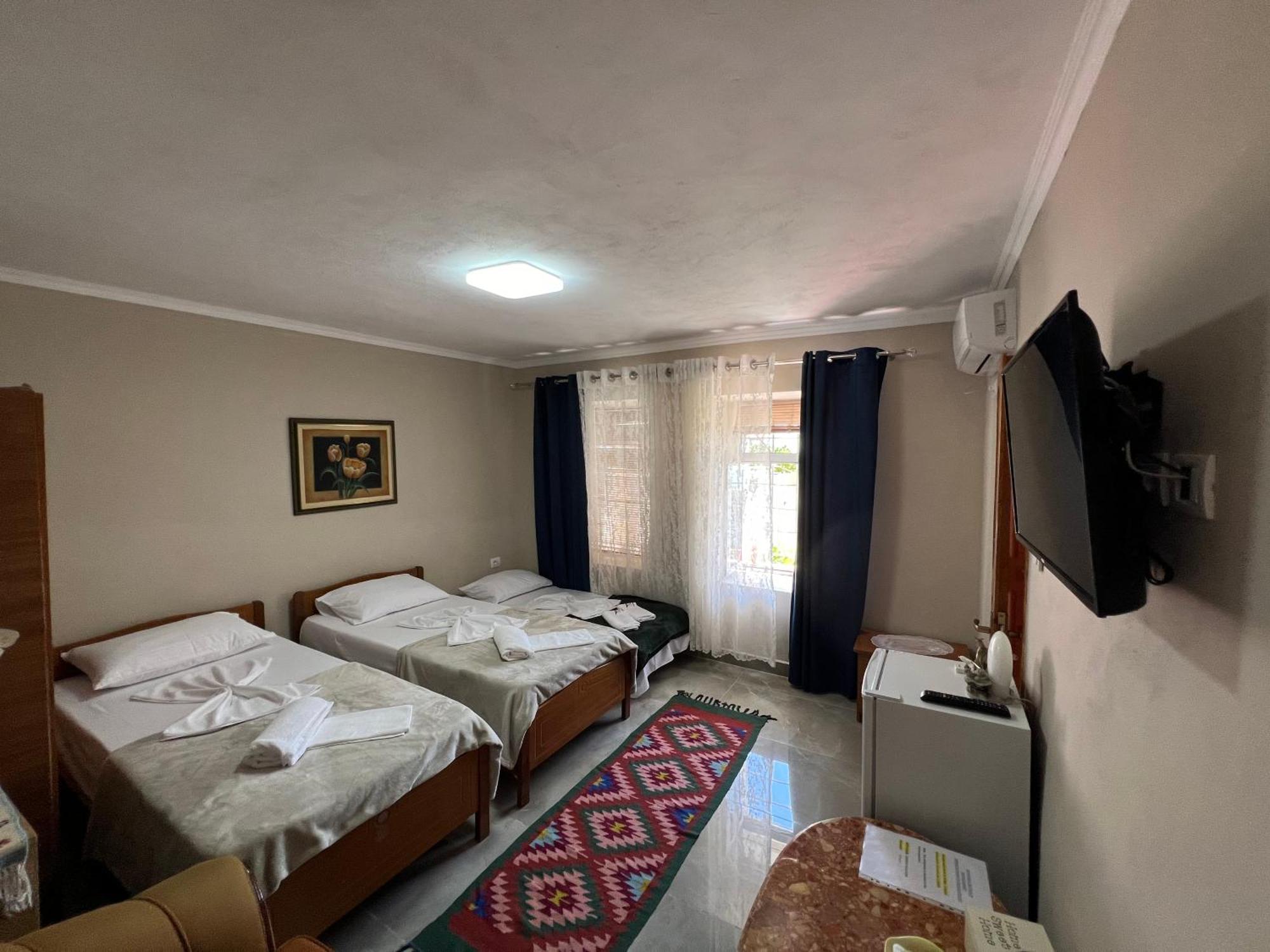 Garden Villa Guni Krujë Exteriör bild