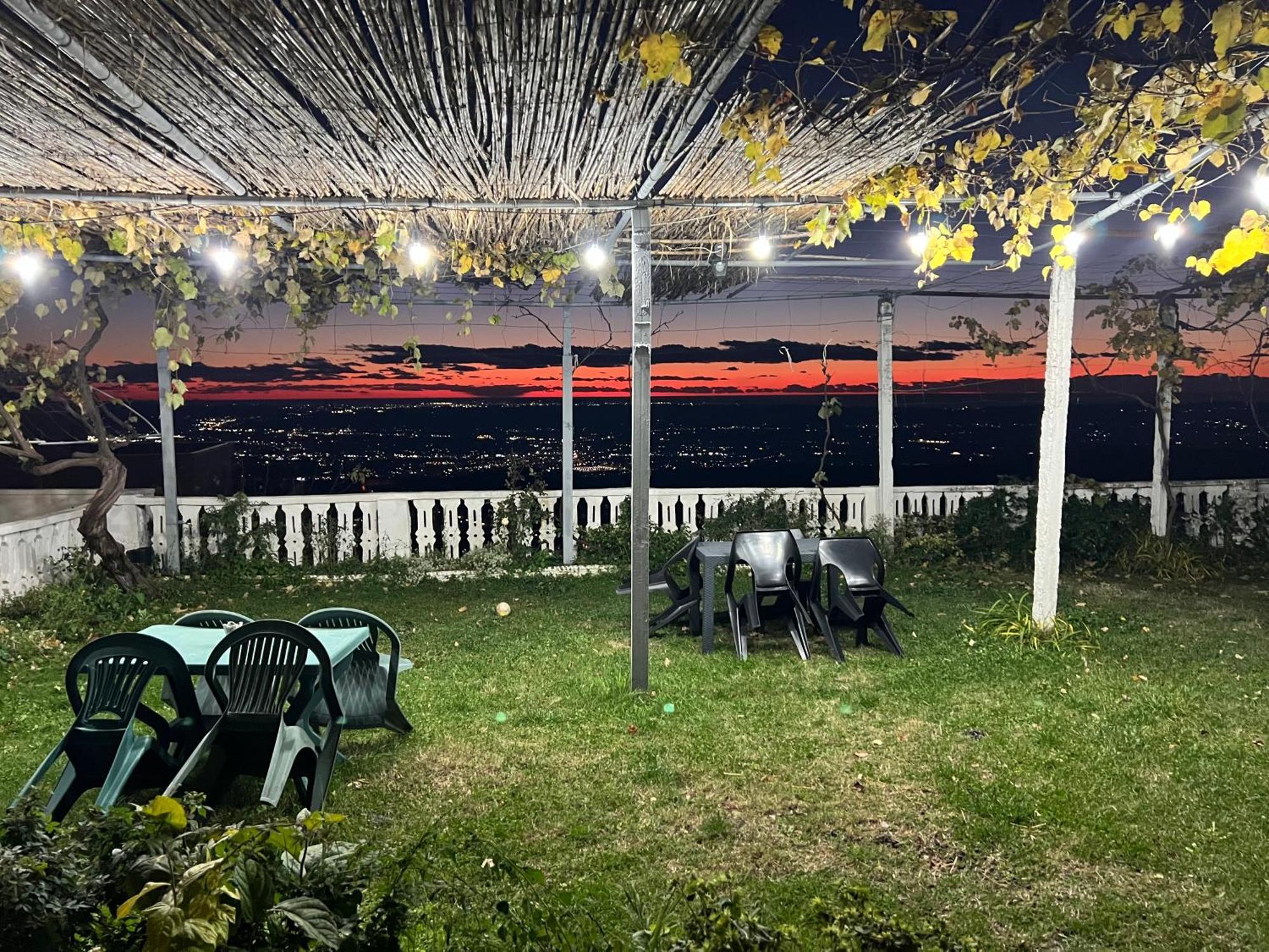 Garden Villa Guni Krujë Exteriör bild