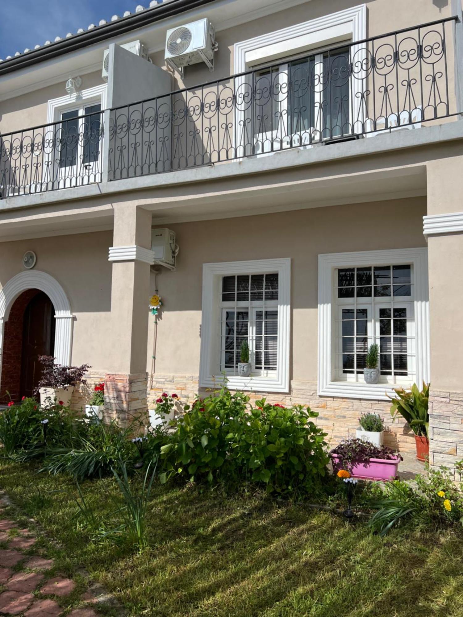 Garden Villa Guni Krujë Exteriör bild